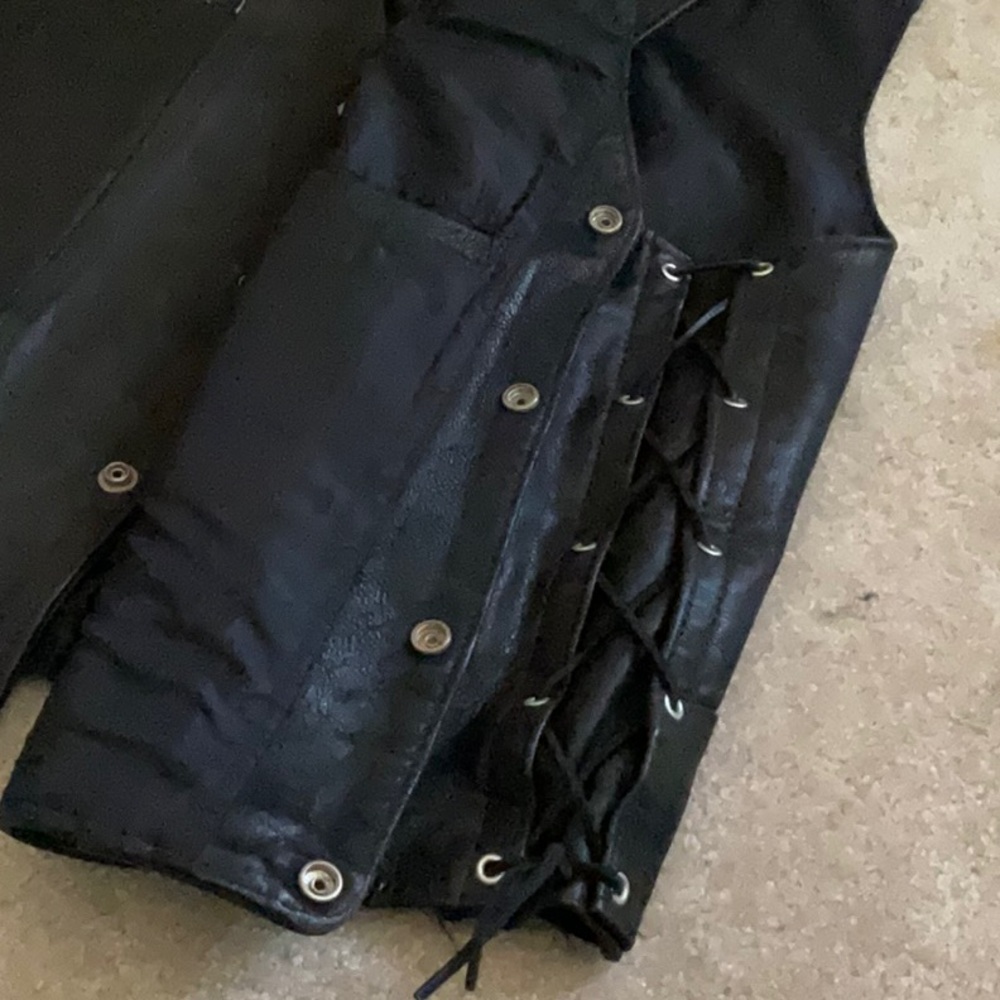 Walter Dyer Genuine Leather Biker Vest with Buffalo Nickel Snaps - Picture 4 of 14